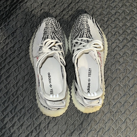 Authentic Yeezy boost - Picture 3 of 5